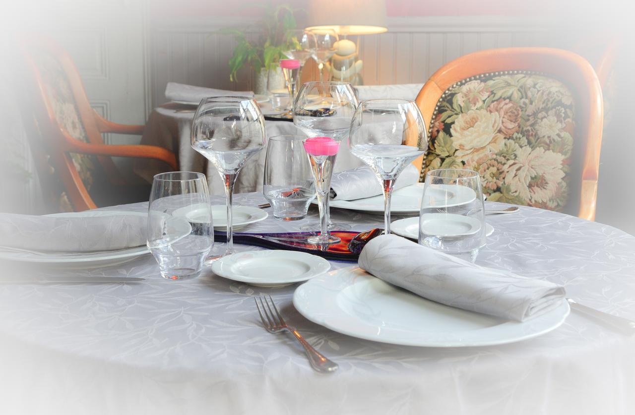 Logis Hotel Et Restaurant Du Dauphin Sées Exteriér fotografie