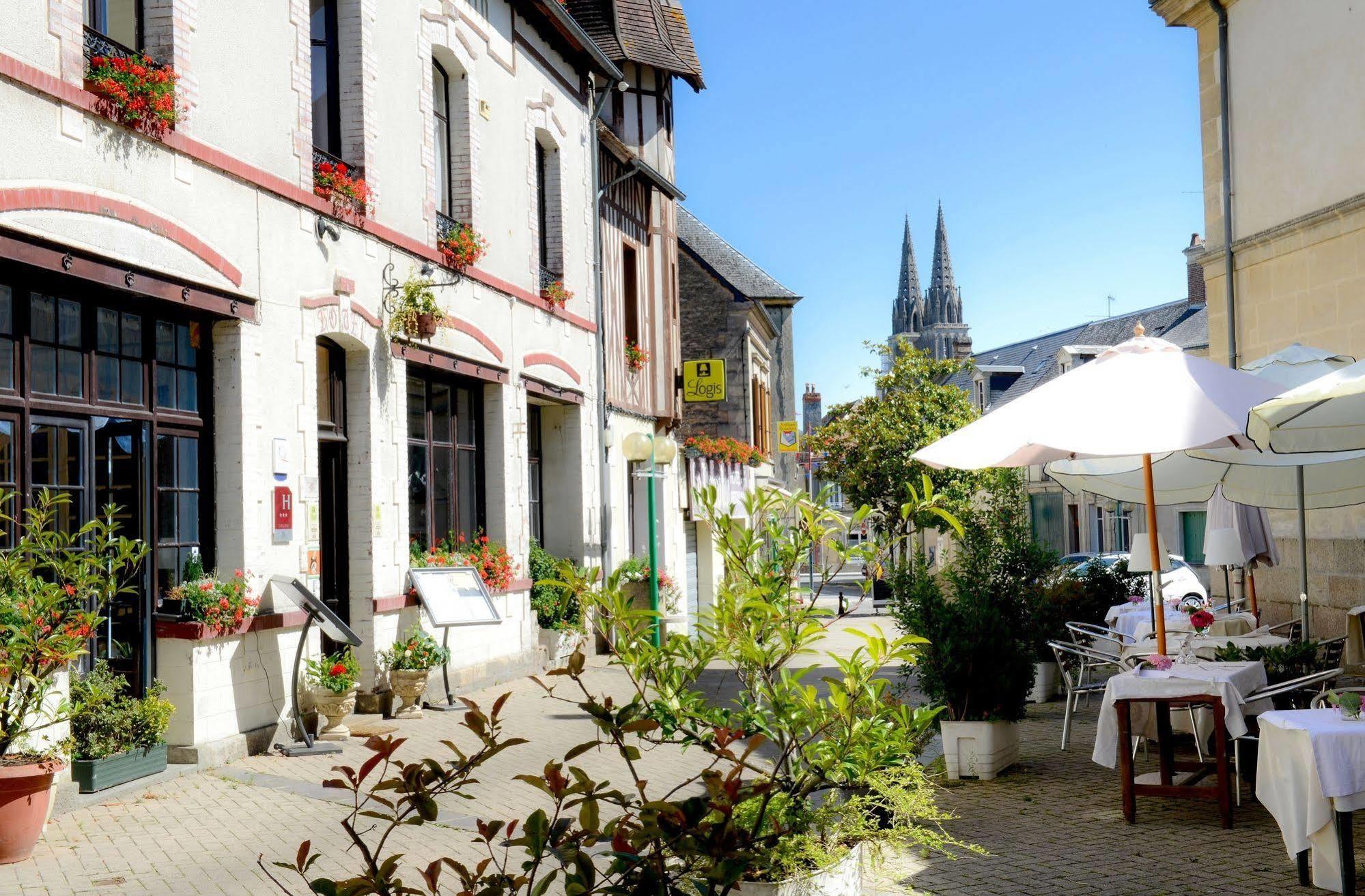 Logis Hotel Et Restaurant Du Dauphin Sées Exteriér fotografie
